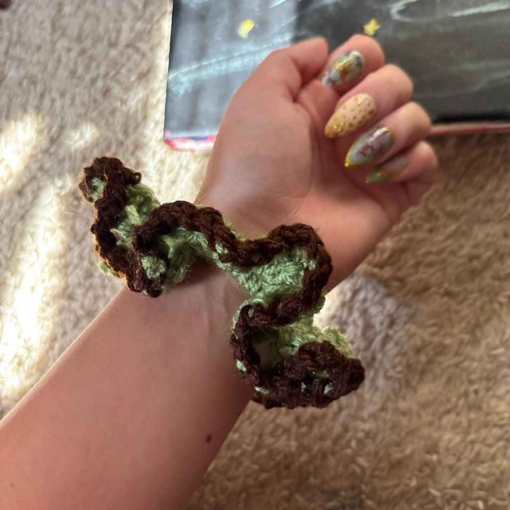 Crocheted scrunchy